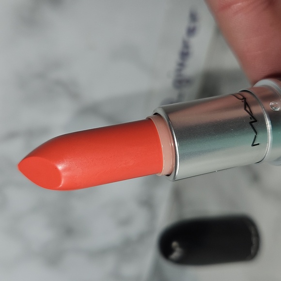 TROPIC TONIC NWOB Matte Lipstick MAC - Picture 4 of 13